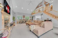 Large Family Friendly House on the Fairway Hideout