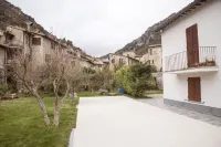 GuestHost - Borgo Santa Lucia Apartment with Private Parking & Garden