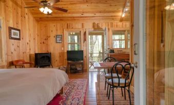 Cozy Guest Cabin Pet Friendly Secluded Peaceful
