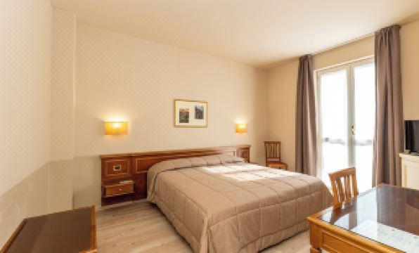 Hotel Valentino - Housity