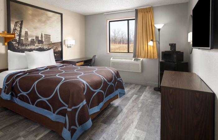 Super 8 by Wyndham Mentor/Cleveland Area