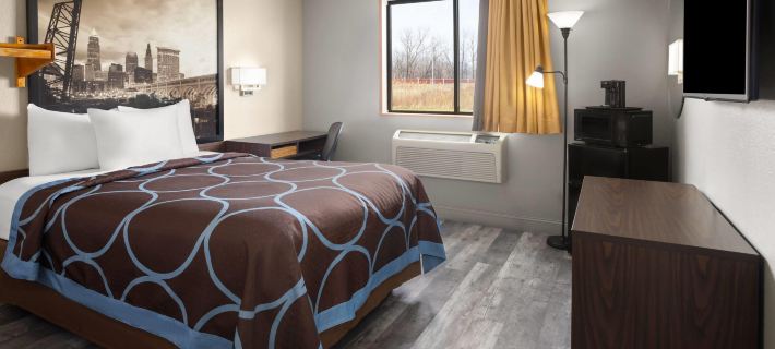 Super 8 by Wyndham Mentor/Cleveland Area Hotels in Lake County