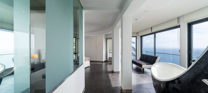 Zula House - Stunning Villa Spectacular Location Hotels in Caniço