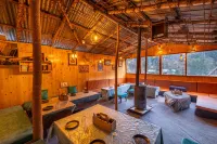 Beholden Stay & Cafe - Mountain View Boutique Stay in Old Manali