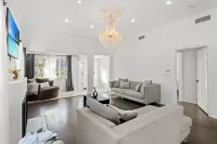 Beverly Hills Home • Guest House & Hot Tub - 4-Star