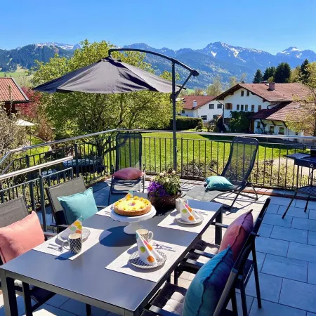 Vacation Apartment "Am Alten Garten" in a Quiet Location with a View of the Alps! Отели в г. Хальблех