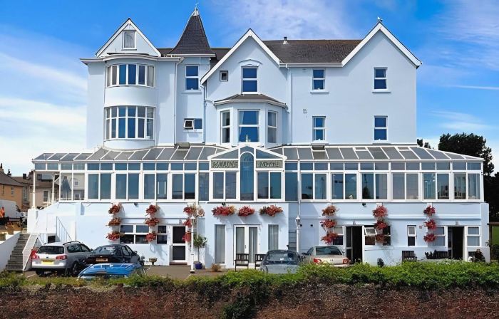Marine Hotel