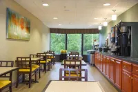 Pigeon River Inn - Breakfast