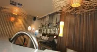 The Marina Hotel - Mindarie - Barer