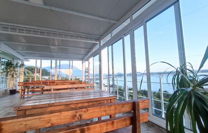 Spacious apartment with sea view