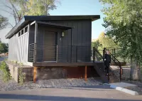 Cozy Riverfront cabin in Lux RV Resort w/ beautiful views in lovely South Weber - 4 estrellas