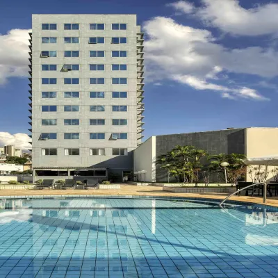 Mercure Belo Horizonte Savassi Hoteles cerca de Plaza del Papa