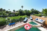 Canal-front Sleeps 10 Pool Spa Private Dock