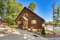 Game Room, Dock & More! Panoramic Lakefront Oasis - 4 tähden