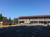 Belfair Motel - parking