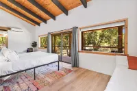 Basecamp Lodge - Mountain view