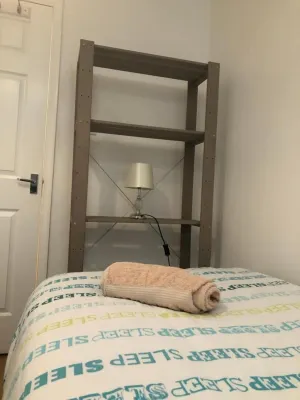 Small Modern Comfortable 2 Bedroom Apartment Cmyr
