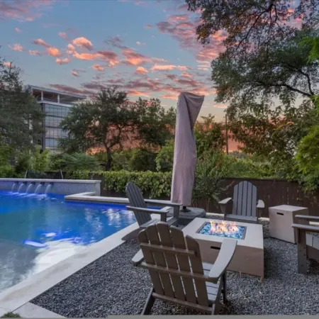 Downtown Heated Pool Hot Tub Gym Skyline View