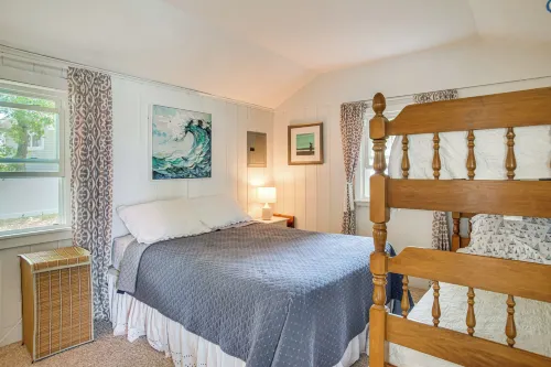 Charming Cape Cod Water-View Cottage - Wifi