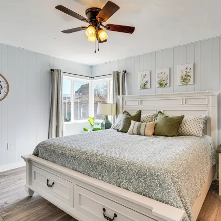 Group-friendly Oasis Near Roper Lake State Park!