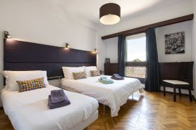 RE2 in Oporto With 5 Bedrooms and 3 Bathrooms