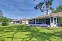 Large Yard, Porch! Pet-friendly Home in Palm Bay - Homestays