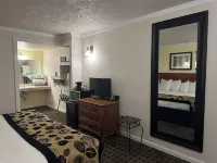 Baechtel Creek Inn - parking