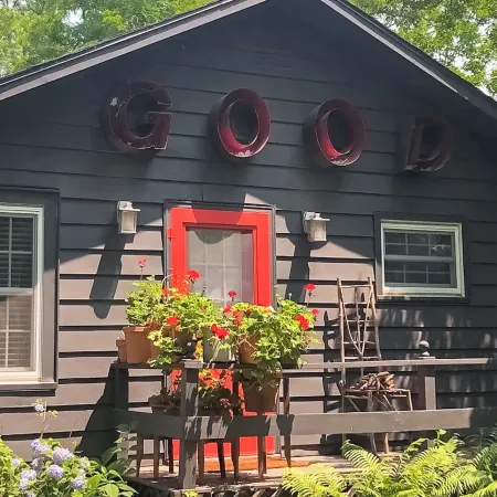 Steps to Beach & Lake Michigan! Family Retreat