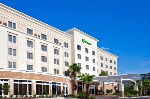 홀리데이 인 타이터스빌-케네디 스페이스 센터 바이 IHG - 주차장
