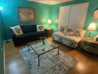 Enchanting 3 bedroom cape home with WiFi in Buffalo - Homestays