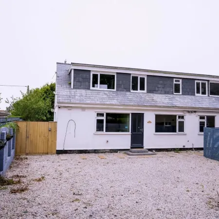 1 Bedroom Apartments Sleeps 3 - Balcony - Pets Ok