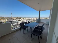 Hector Apartment Airport by Airstay - parking