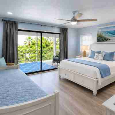Walk to Siesta Key Beach! Rooms