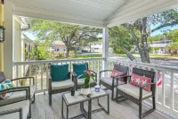 Walk to Ocean: Surfside Beach Home w/ Pool Access - Wifi