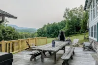 Mountain View Loj overlooking the majestic Adirondack Mountains & Ausable River - Wi-Fi