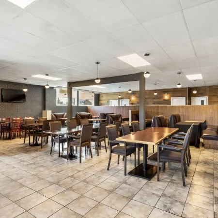 Days Inn by Wyndham Sylvan Lake