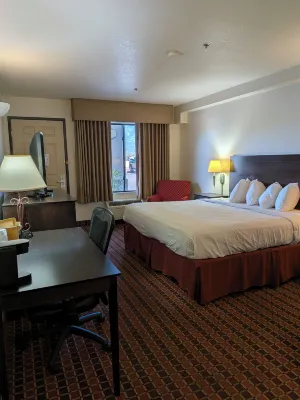 Catalina Inn - parking