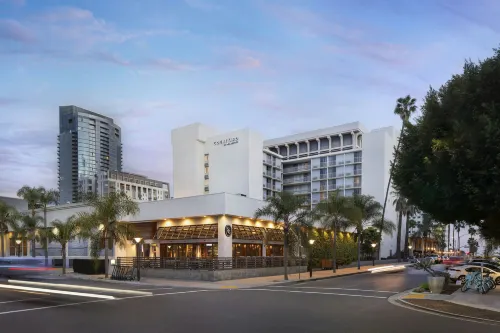 Courtyard by Marriott Long Beach Downtown - ที่มีบาร์