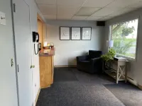 Golden North Inn - parking