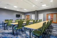 Fairfield Inn & Suites Holiday Tarpon Springs - Parkplatz