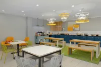 Spark by Hilton Evansville East, IN - Motels