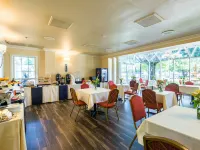 Cooper Hotel Conference Center & Spa Hotels near TopGolf