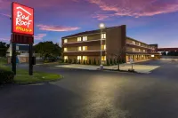 Red Roof Plus+ Columbus - Worthington - Parking