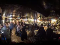DoubleTree by Hilton Hotel & Suites Victoria - bar