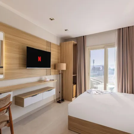 Taj Pyramids View Hotel & Suites