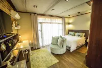 Grey Manor Guesthouse - Pensions