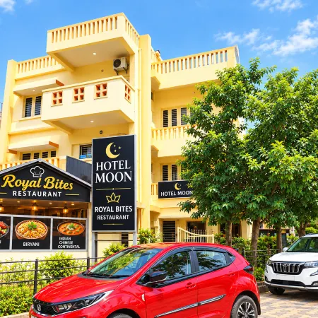 Goroomgo Moon CT Road Puri