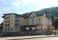 Hotel Schwabenwirt - breakfast