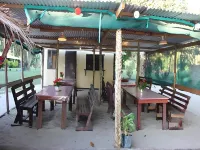 White Sandy Beach Resort - bar