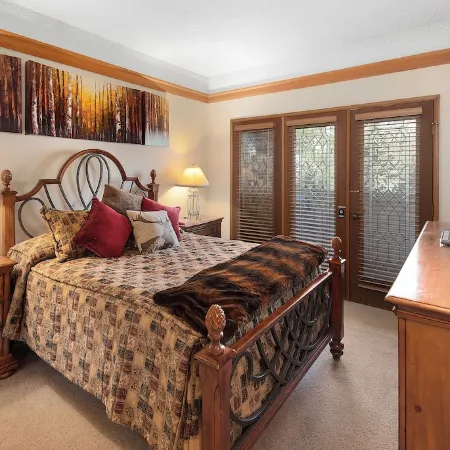 Ski in/Out+Luxury over 200+5 Star Reviews Mtn View 2 Bdr/2BA 2 Pools 3 Htubs A/C